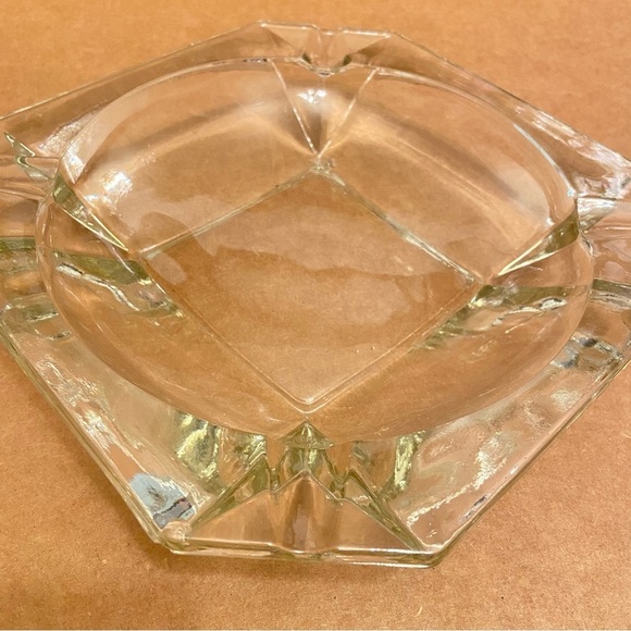Mid Century Modern Vintage Cut Glass 8.5” Wide Heavy Cigar Smoking Ashtray - Picture 6 of 6